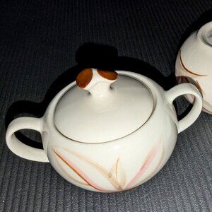 Winfield passion flower sugar bowl w/ lid. Vintage!